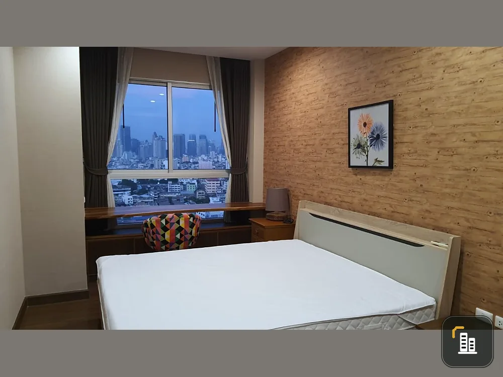 For sale, for rent, ready-to-move-in condo, Supalai Lite Sathorn-Charoen Rat, room with good wallpaper, reasonable price, move in quickly