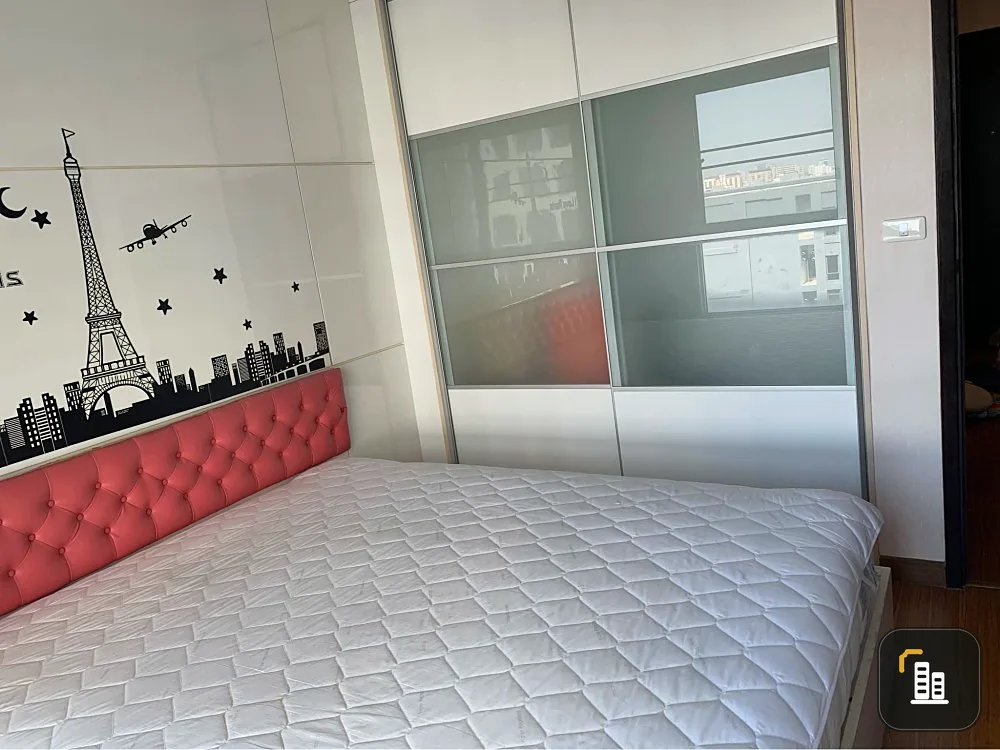 For sale: Diamond Sukhumvit, city view and swimming pool, has excellent built-in furniture, decorated with awesome wallpaper, must reserve.