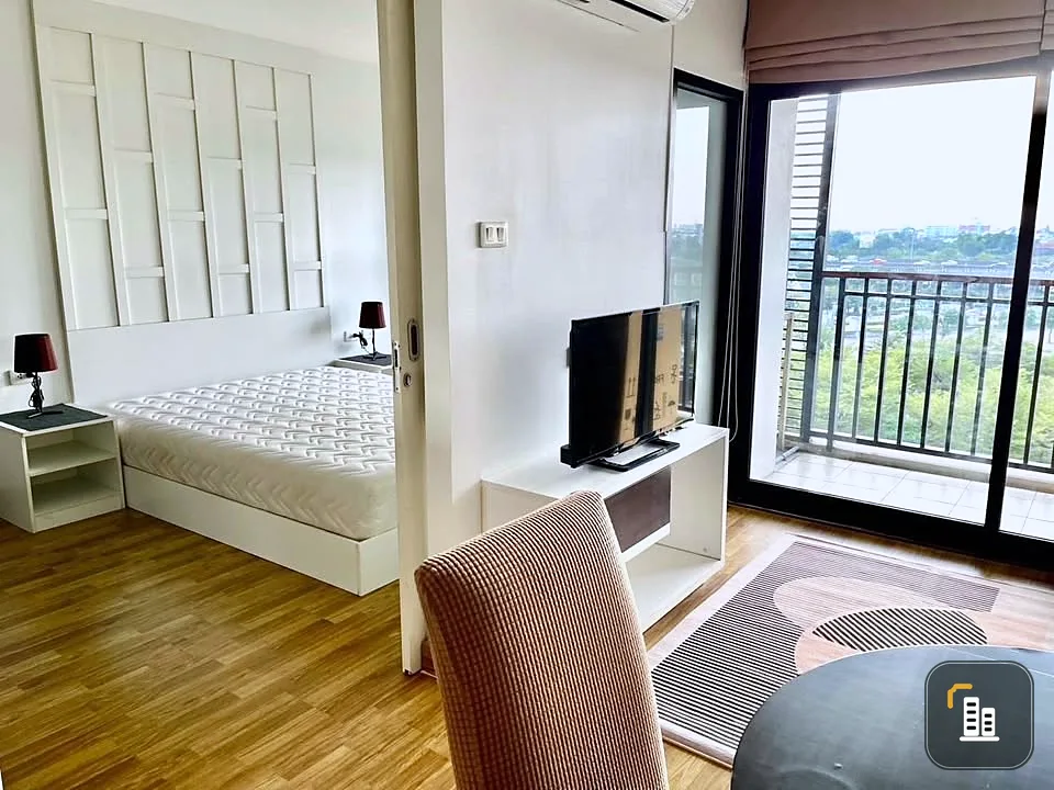 For rent: Baan Nawathara, 8th floor, spacious room, beautifully decorated, comfortable to live in, with a view of the city. You will regret it if you