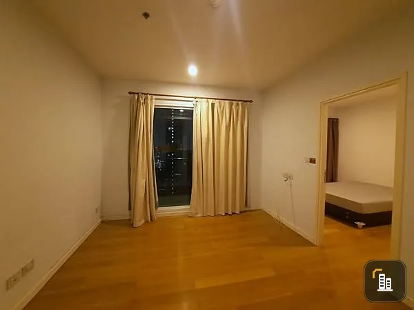 For rent: Condolet Ice Ratchawithi, 31st floor, empty room, spacious, high view, hurry and book now.