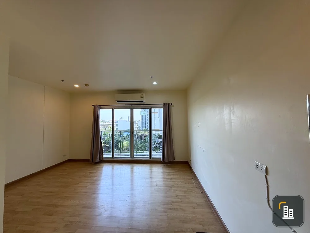 For sale: The Parkland Taksin-Thapra, 5th floor, empty room, airy, spacious, interested in owning one, hurry and reserve now, urgently!