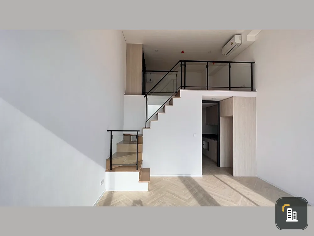 For sale: Landmark at MRT Station, empty room, high floor, beautiful city view, airy and spacious, you can't miss it.