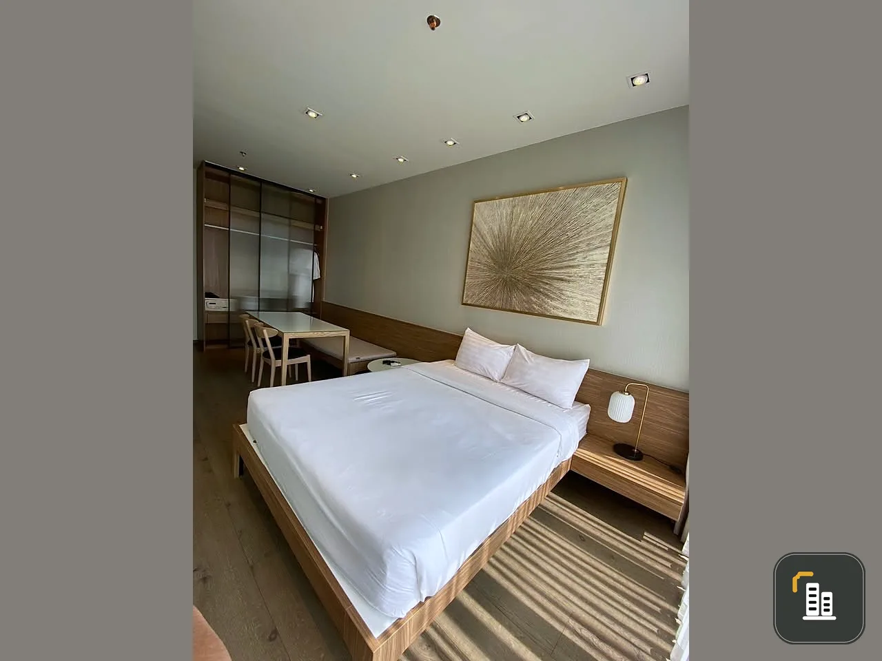 For rent: Park 24 Origin Phrom Phong. This room is fully furnished with electrical appliances. Good value, complete, all in one place.