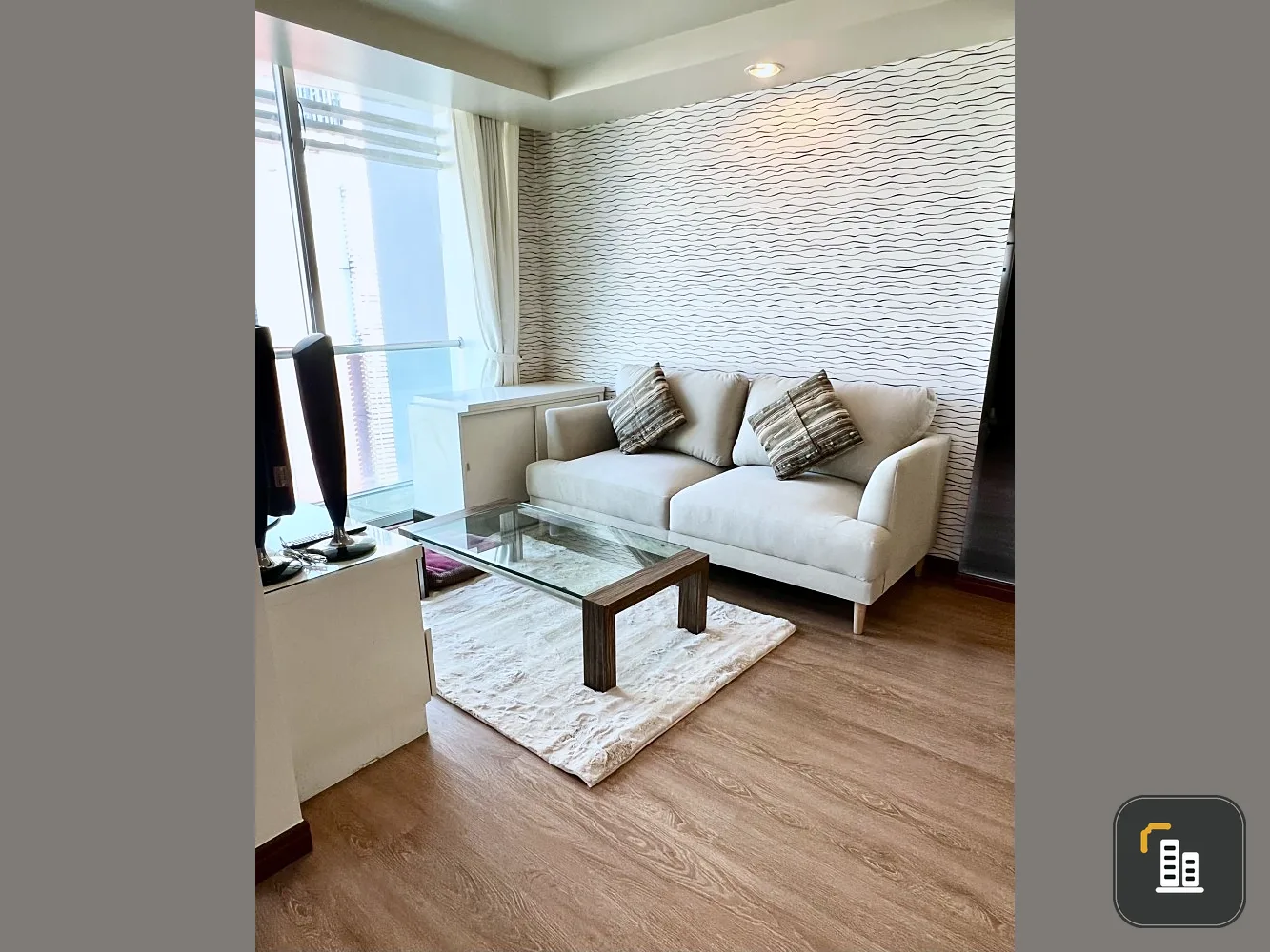For rent: The Chris Ratchada 17, spacious room, decorated with nice wallpaper, comfortable view, hurry and reserve before you miss out.