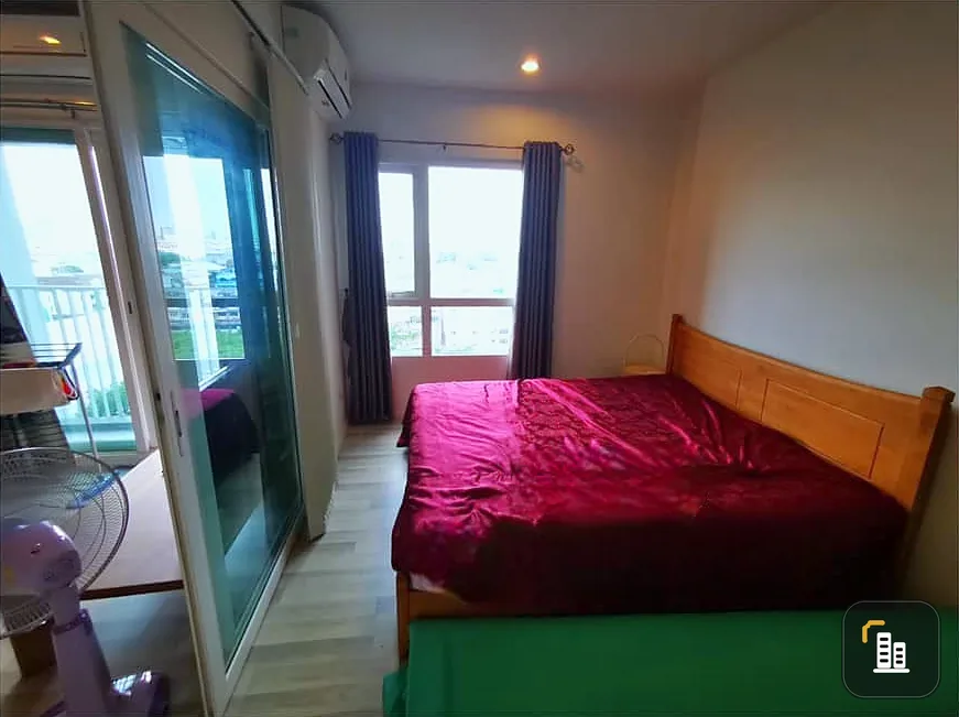 For sale: The Key Sathorn - Charoen Rat, 8th floor, not very high and the room is next to the fire escape. Rest assured, hurry and book before you mis