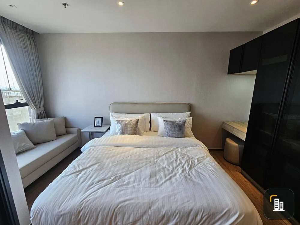For rent, One Pattaya (North Pattaya), 22nd floor, very high, city view, fully furnished, you won't be disappointed if you book.