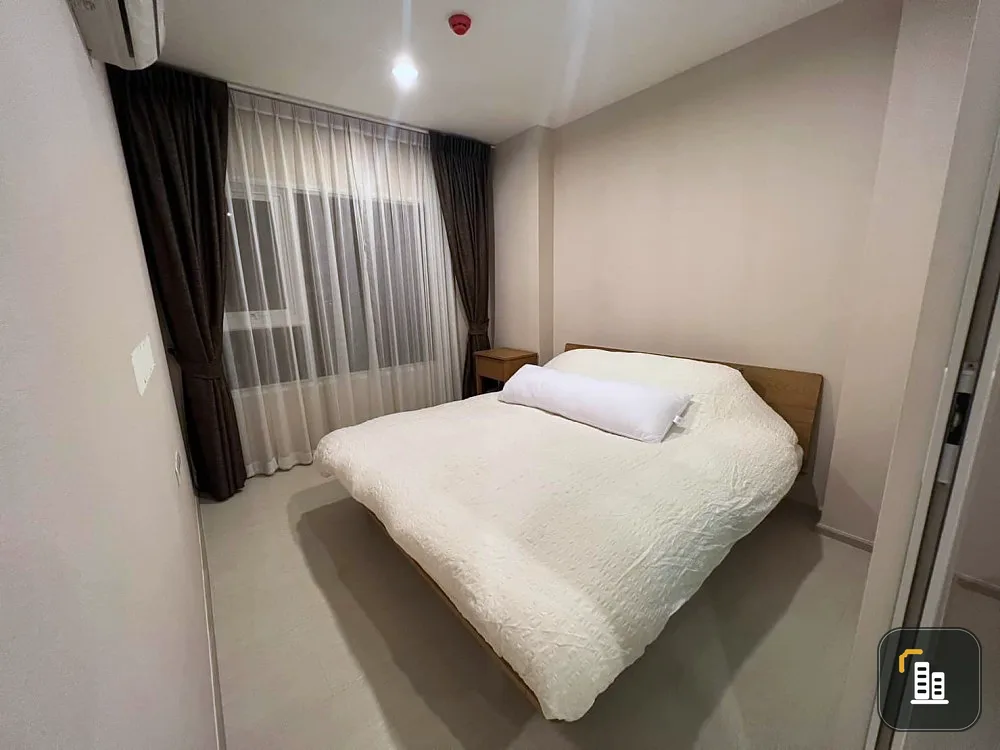 Urgent sale! Condo Aspire Erawan, spacious room, 27th floor, Chao Phraya River view. Come and own it today.