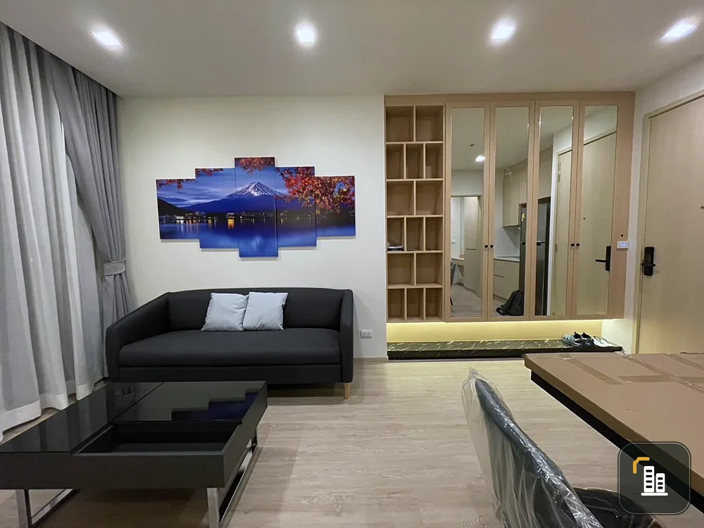 For rent: Noble State 39, 28th floor, very high, decorated with excellent built-in furniture, has a large storage cabinet, must book.