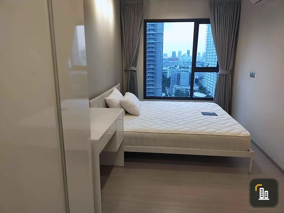 For rent, Life Asoke-Rama 9, 2 bedrooms, furnished with top quality appliances. Don't miss out, book now.