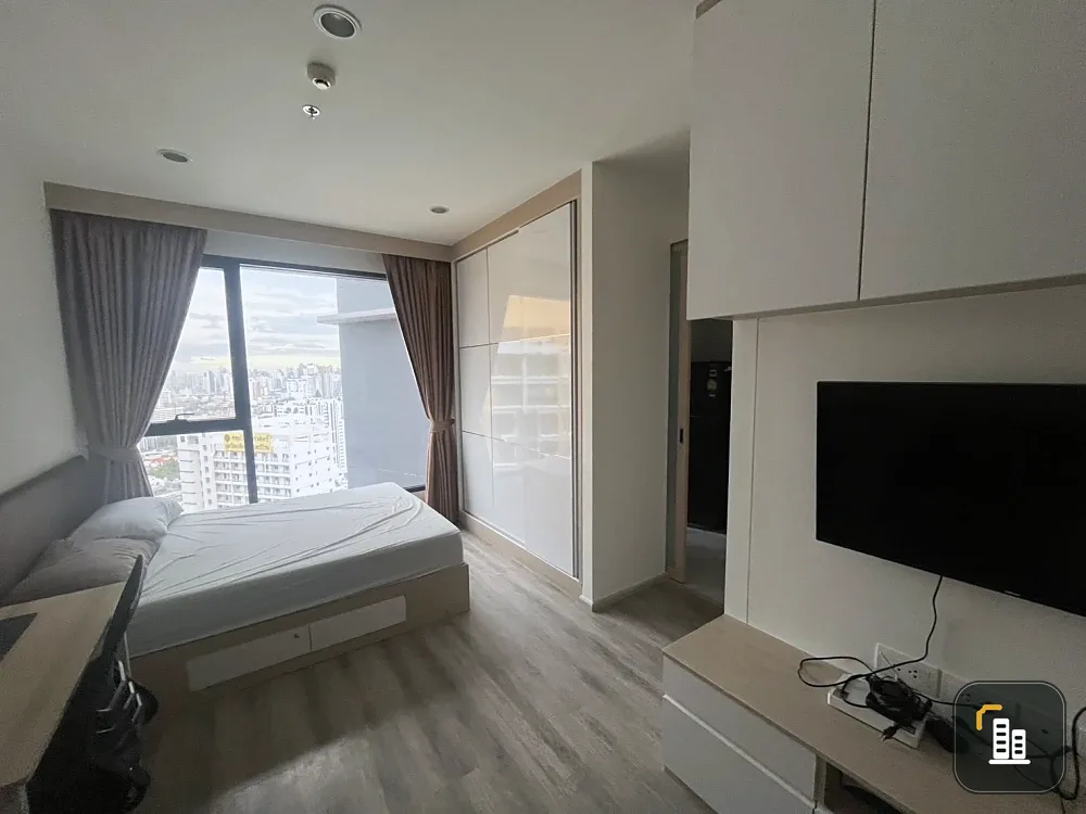 For rent Ideo Mobi Asoke, 31st floor, high floor, good view, comes with complete decoration, book now, don't miss it.