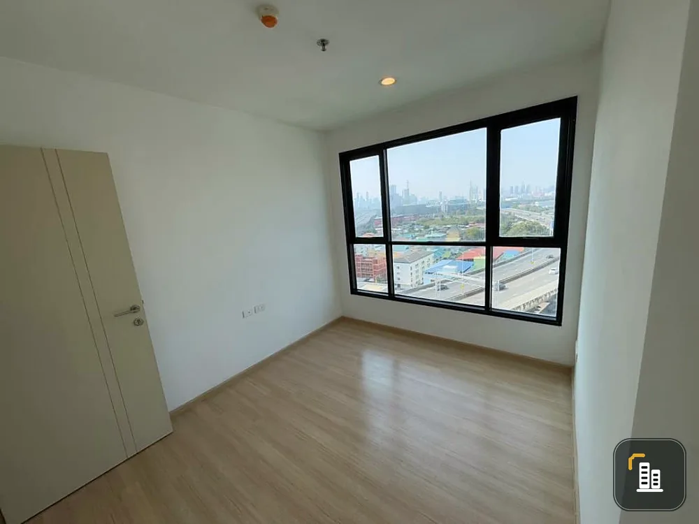 For sale: The Base Rama 9 - Ramkhamhaeng, 12A floor, corner room, expressway view side. Don't just look, hurry and reserve now!