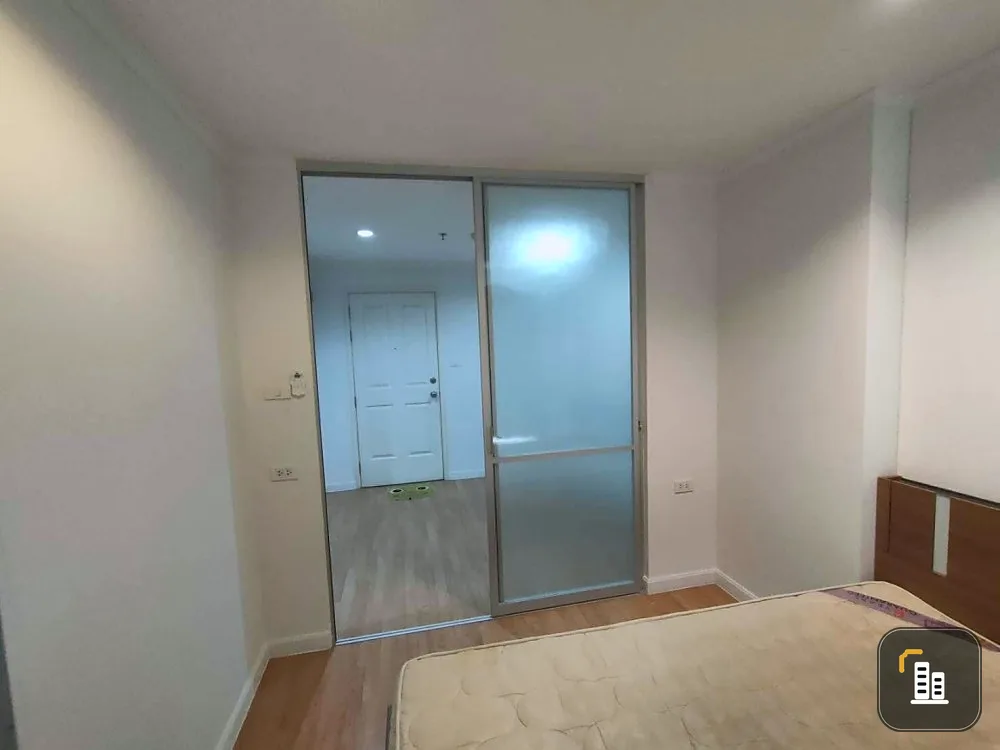 Condo for sale, Lumpini Park Pinklao, clearly separated rooms, great price, come and own it today, don't wait.