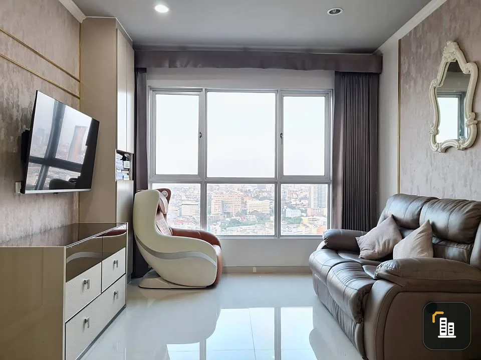 Urgent sale! Condo Hive at Sathorn, 30th floor, high ceiling, fully furnished, ready to move in, everything here. Hurry and reserve now. Don't miss ou