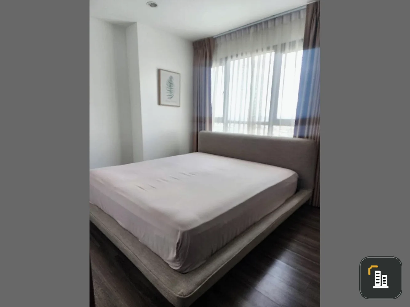 For sale, for rent, The Base Park West, fully furnished room, ready to move in, 39th floor, high view, great price, you must not miss it.