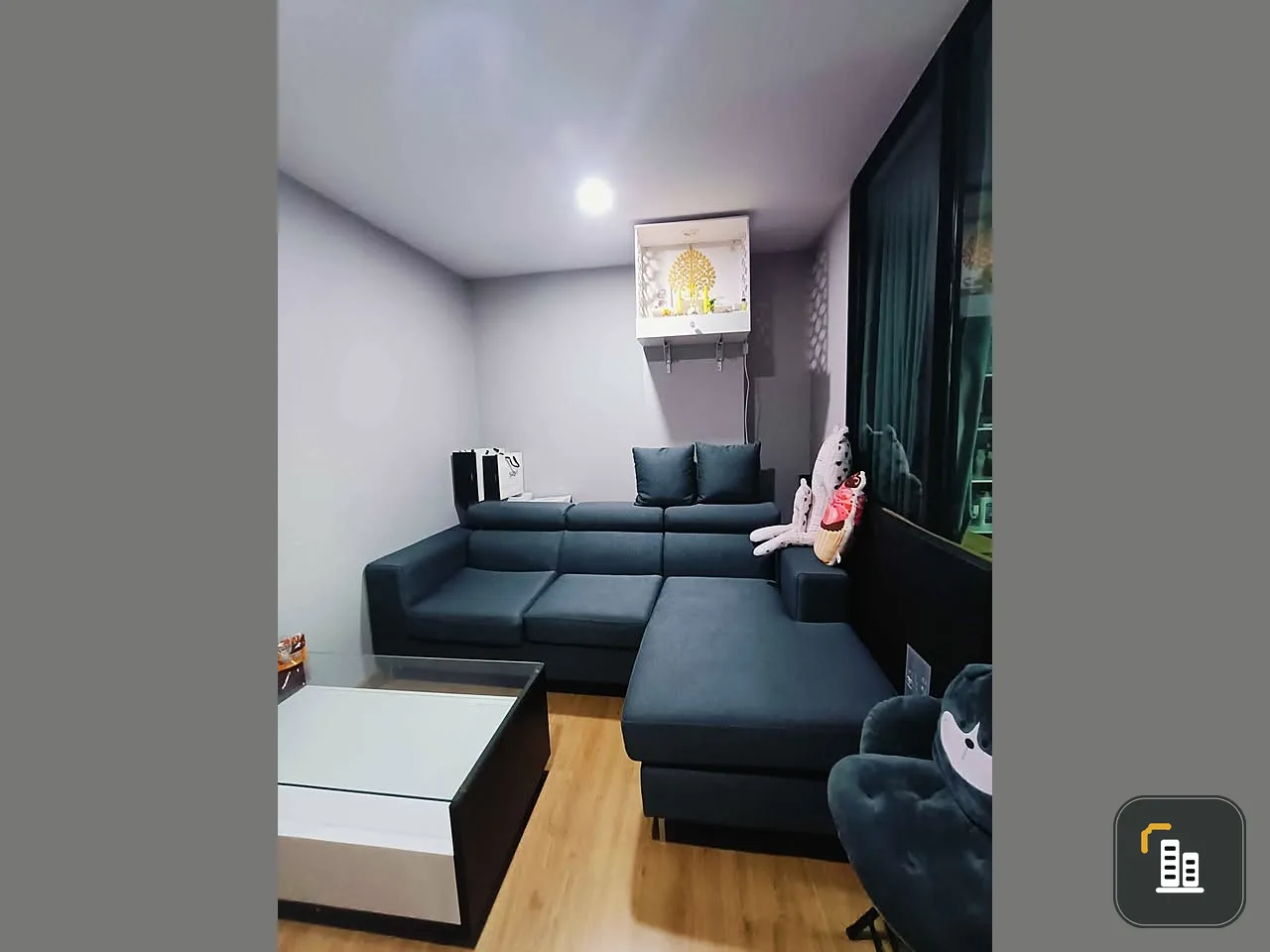 For sale: The Diamond Nawanakorn-Talat Thai, room with Grade A wallpaper, beautiful throughout the room, beautiful sofa, large set, must reserve.