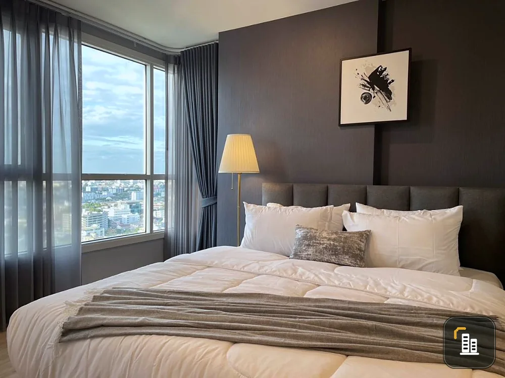 For sale: XT Huai Khwang, 26th floor, very high, great wind, north facing, not exposed to the sun all day, definitely cool and comfortable.