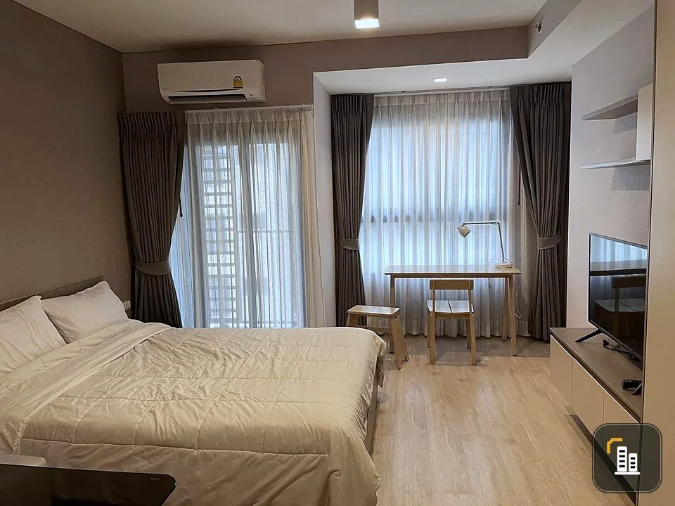 For Sale or Rent Urgent!! Ideo Sathorn-Wongwian Yai Condo, beautiful unit, fully furnished and ready to move in. Don't miss out! Act fast!!