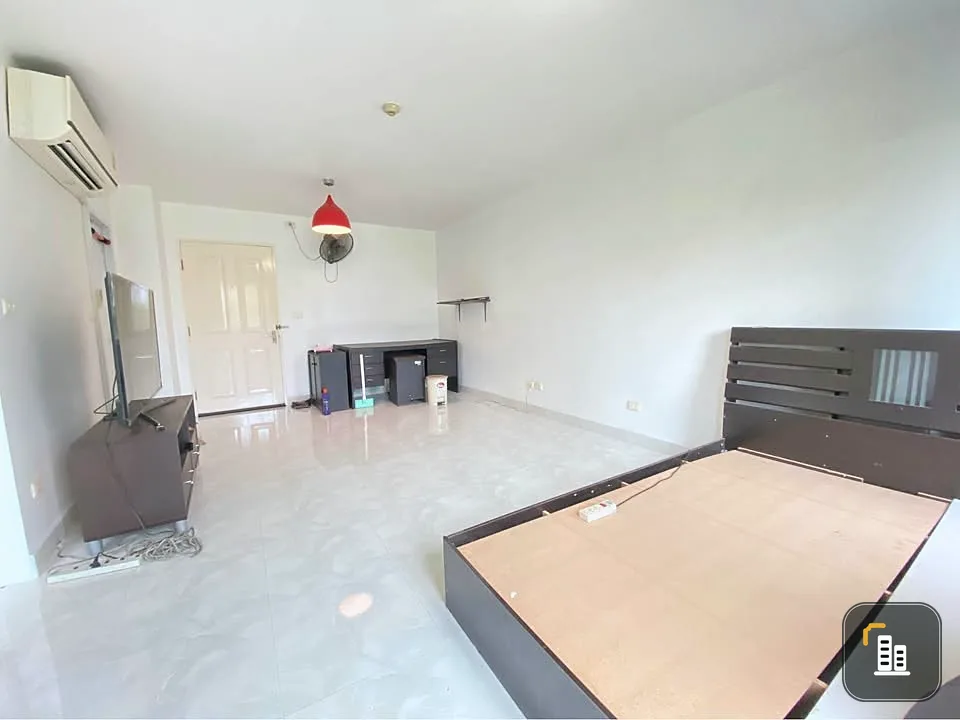 For sale: One Ladprao Station, 2nd floor, easy to move things, with a balcony with good ventilation, a view of a green area that is pleasing to the ey