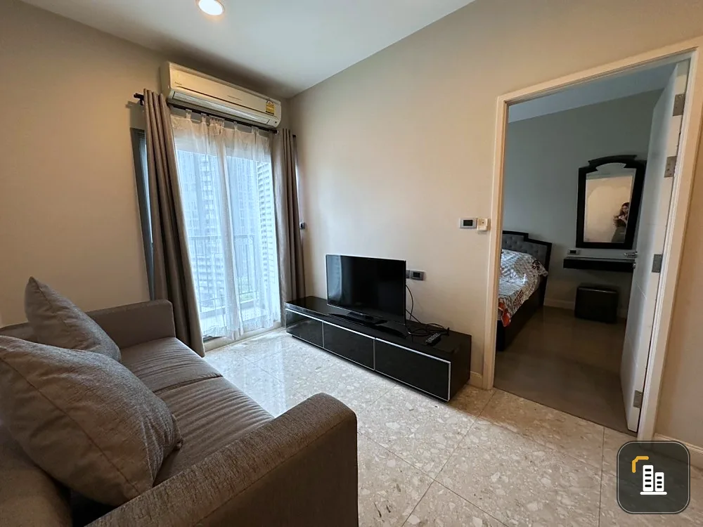 For rent: The Crest Sukhumvit 34, 10th floor, beautiful room with full furniture, quality neighbors, hurry up and grab it!