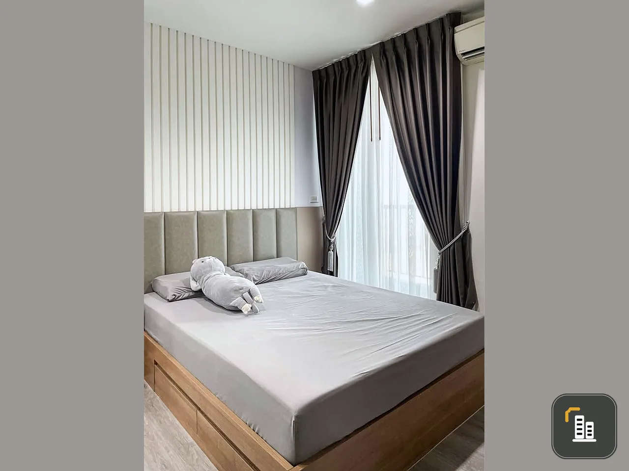 For sale: Rhythm Phahonyothin-Ari, high floor, beautiful condition, decorated in a modern style, with built-ins in every area, very worth booking.