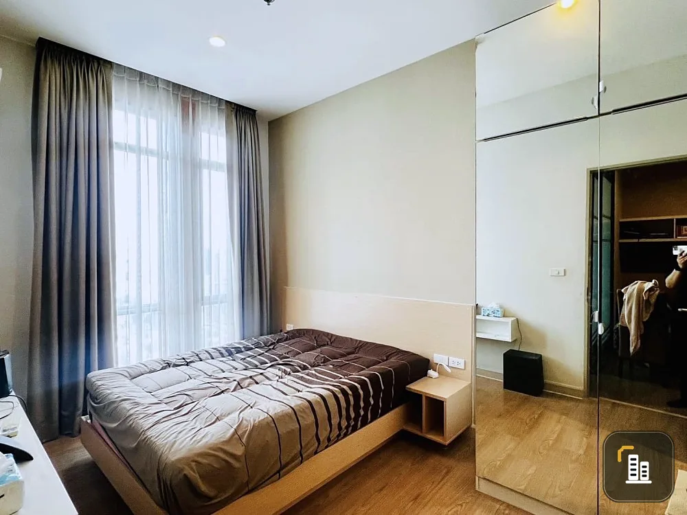 For sale: The Capital Ratchaprarop-Vibha, 30th floor, spacious room, airy, 3-meter high ceiling, very good wind, private garden, urgent.