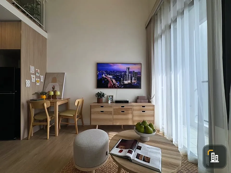 For sale The Landmark at MRTA Duplex Style 2 floors, empty room, decorate as you like, don't miss it.