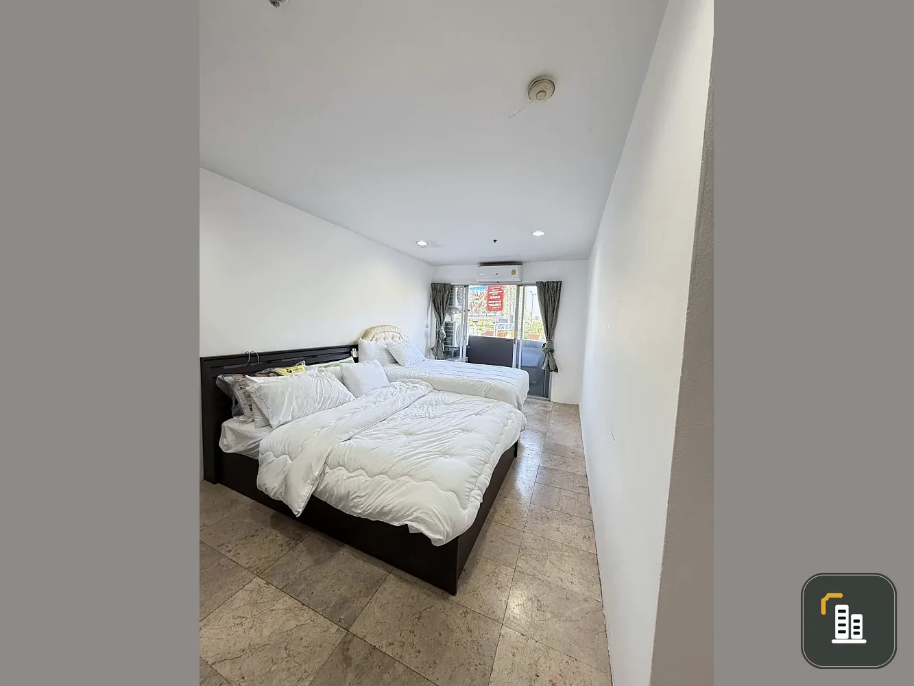 For rent, Wittayu Complex , very large room, lots of usable space, pets allowed, pet friendly!!