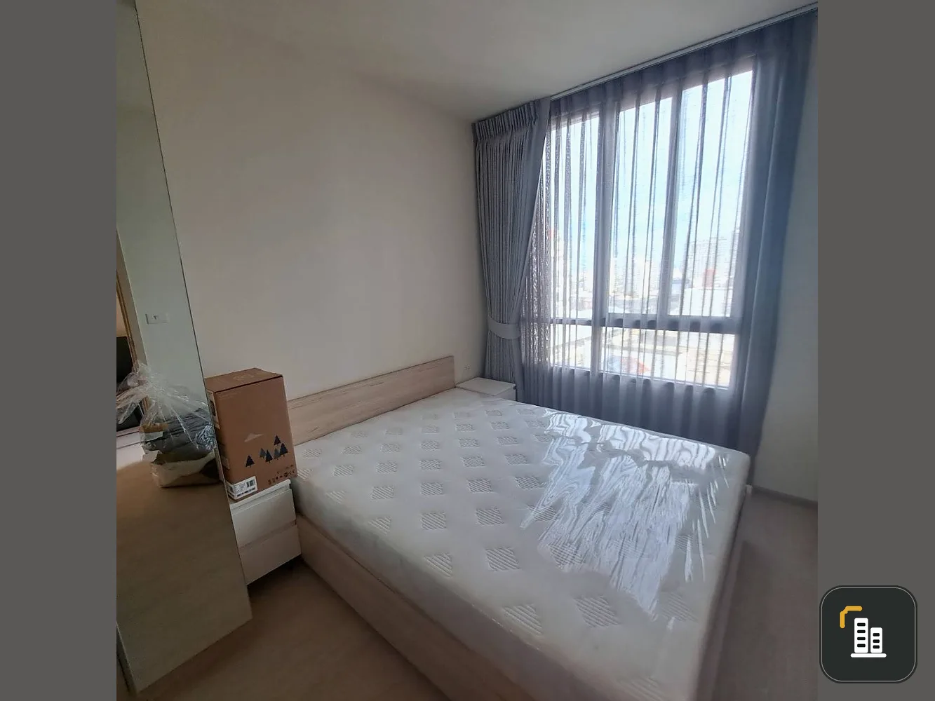 For sale: NUE Noble Ratchada-Ladprao, 15th floor, south side, swimming pool view, fully furnished, ready to move in, reserve now, urgently.