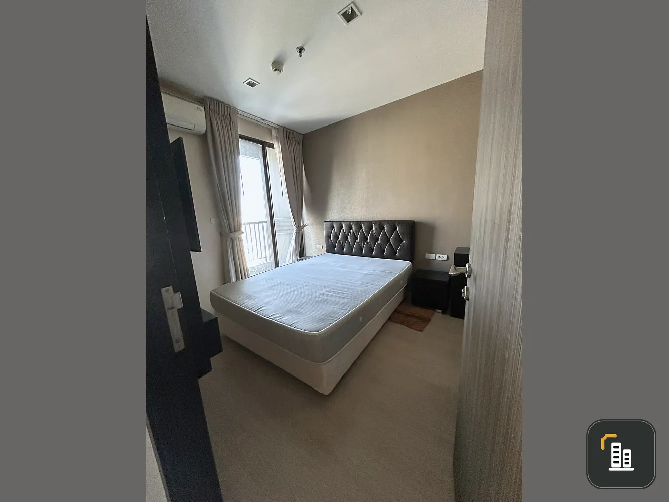 For rent: Rhythm Sukhumvit 44/1, 12th floor, open view, no buildings blocking the view, comes with complete decorations, reserve now, urgently.