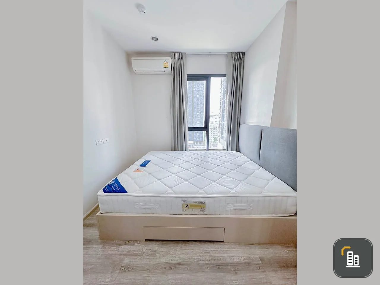For rent: Centric Ari Station, has built-in shelves, complete electrical appliances, full amenities