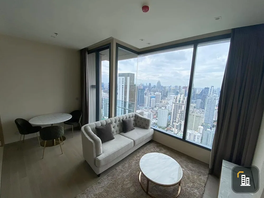 For sale: The ES Asoke, corner room, quiet, very private, with a stunning city view. You must hurry and book now.