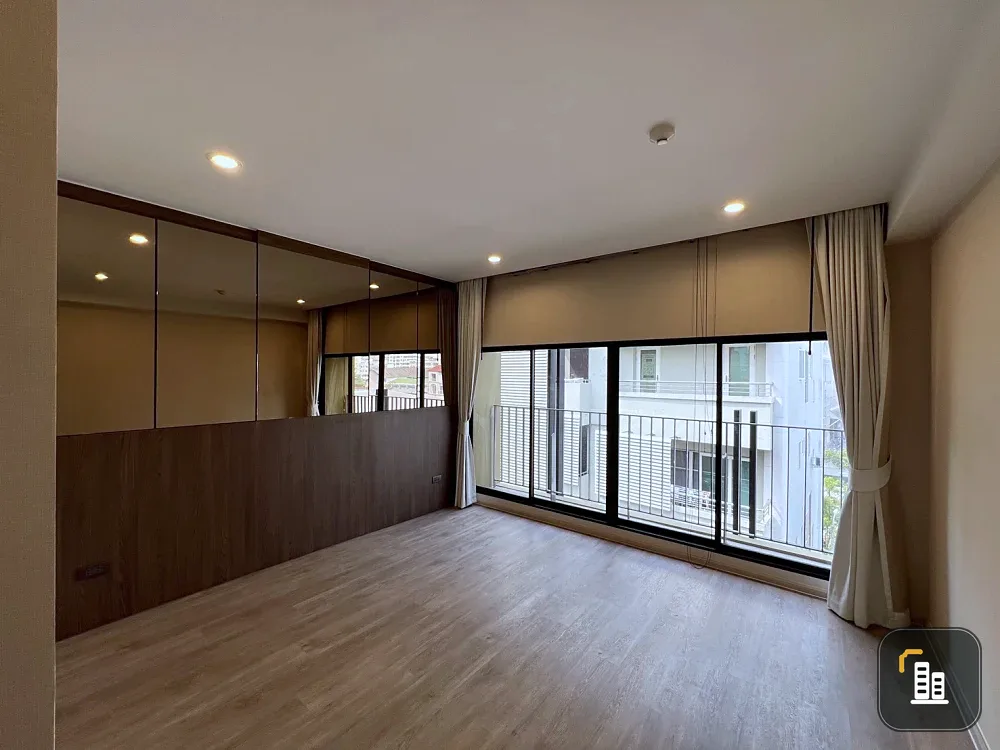 Urgent sale Noble Above Wireless-Ruamrudee, empty room, comes with usable space, room decorating lovers must not miss out.