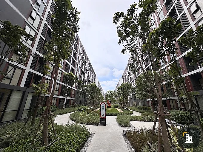Selling down payment, New Cross Kookot Station, a room with a view of the electric train, Building A, the building closest to the mall and BTS, reserv