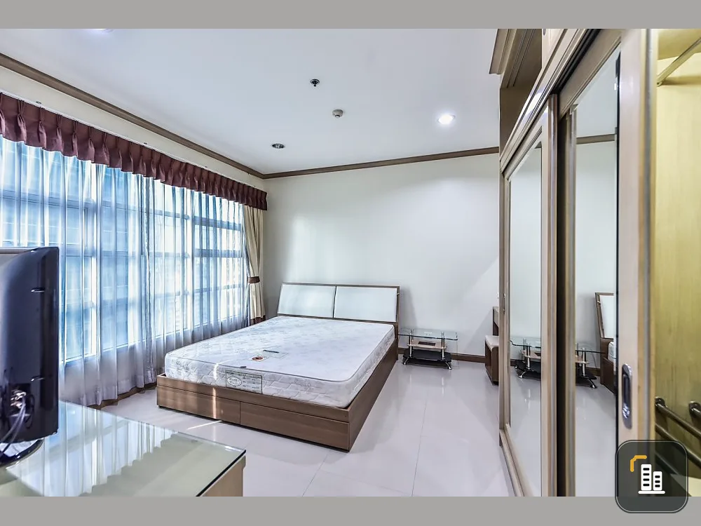For rent: House in the middle of the city, Siam-Pathumwan, a nice room, comes with complete decorations, book now, don't miss it.