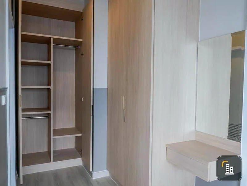 Hive Sathorn, the new room looks clean. face to rest a lot When sleeping, sleep well. Waking up to see the view, would be happy to see the face. Urgent sale.