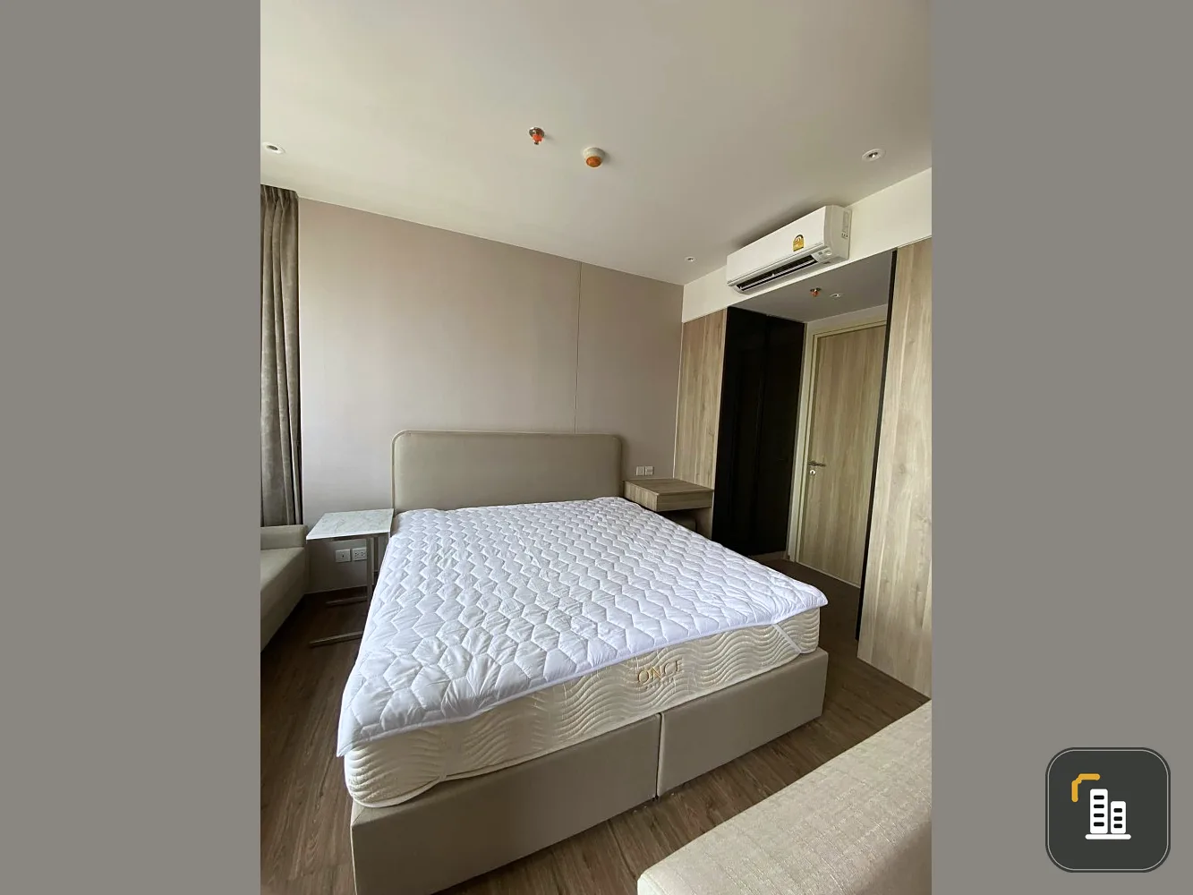 For sale: One Pattaya (North Pattaya), beautiful sea view, good atmosphere, full furniture in the room, hurry up and grab it!