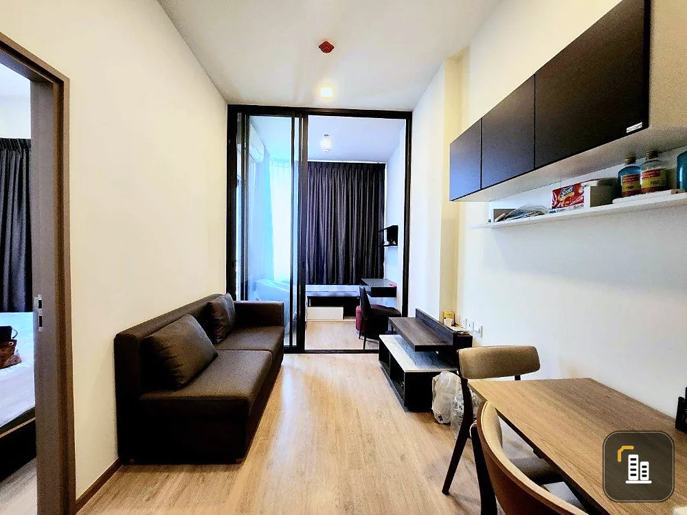For sale: Centric Ratchayothin, 17th floor, partitioned room, comes with complete furniture and electrical appliances. Reserve now, don't miss out.
