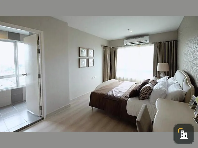 Condo for sale, MOTIF CONDO Sathorn-Wongwian Yai, wallpaper all over the room, luxurious pattern, plus a great view, don't miss it.