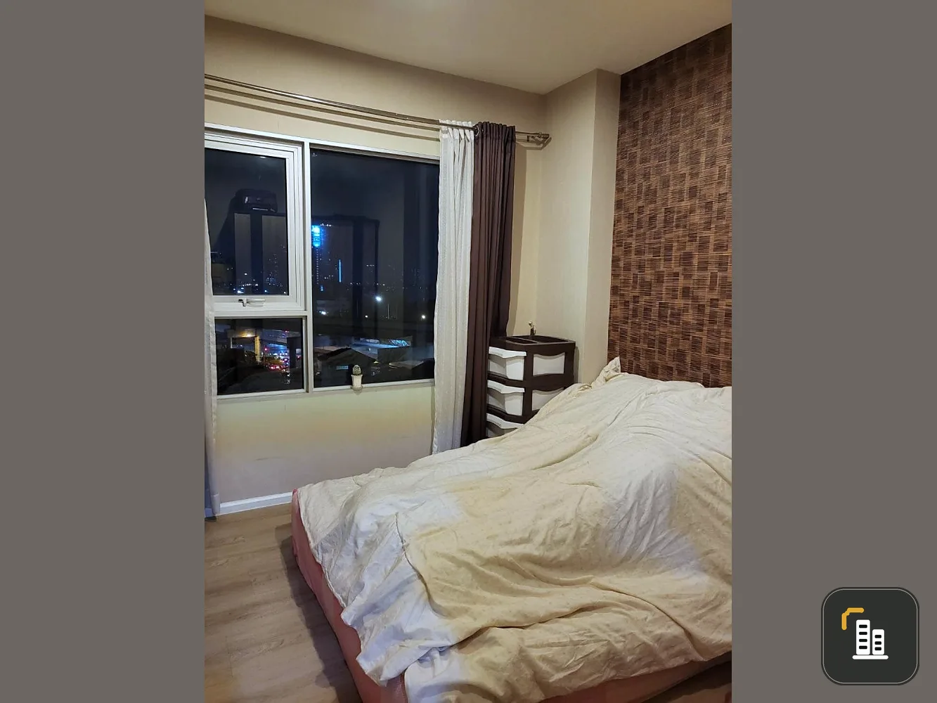 For sale: Aspire Sathorn-Tha Phra, 8th floor, swimming pool side, all furniture and appliances included. Don't miss out!