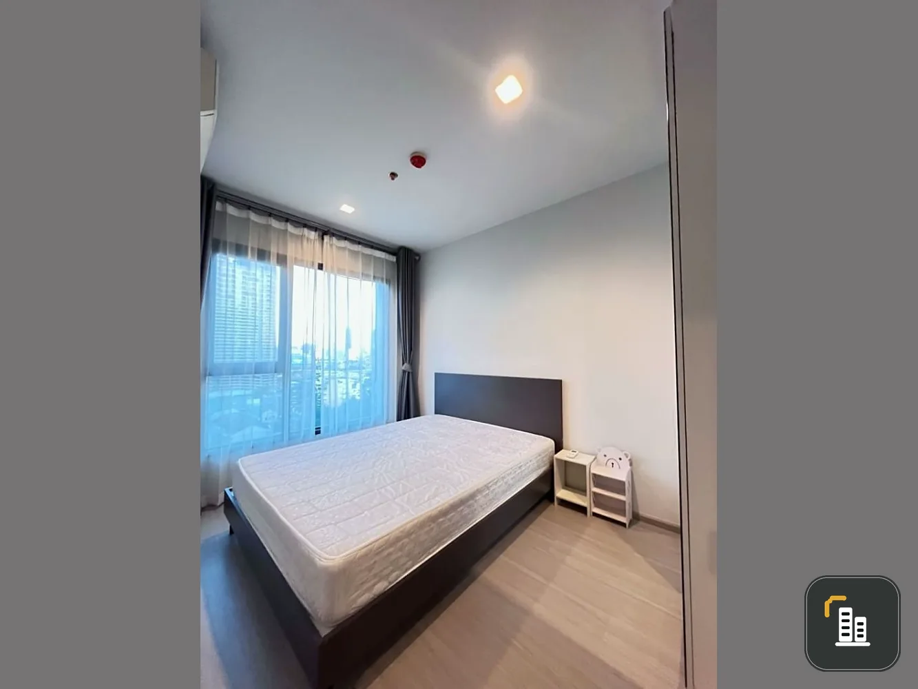 Condo for rent, Life Asoke-Rama 9, spacious room, lots of usable space, complete, all here, just come with your belongings and you can move in.