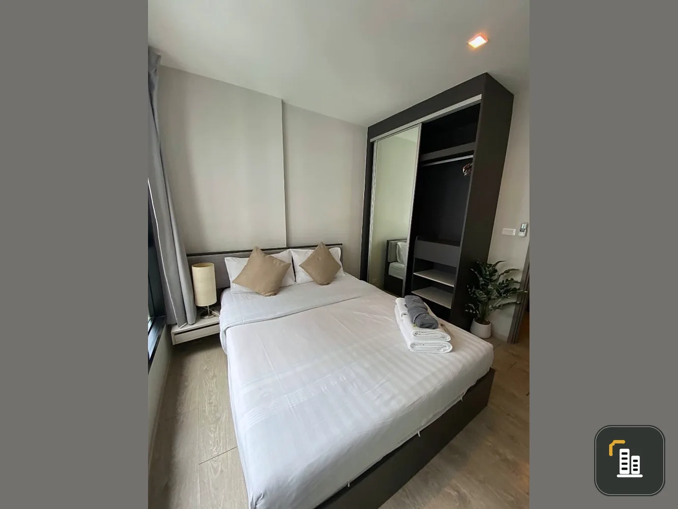 For sale: The Base Pattaya Central (Pattaya Central), convenient transportation, near tourist attractions, swimming pool view, must book like this.