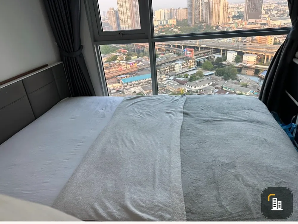 For sale: Aspire Sukhumvit 48, very high floor, open city view, very good breeze, with a wide balcony, don't miss it.