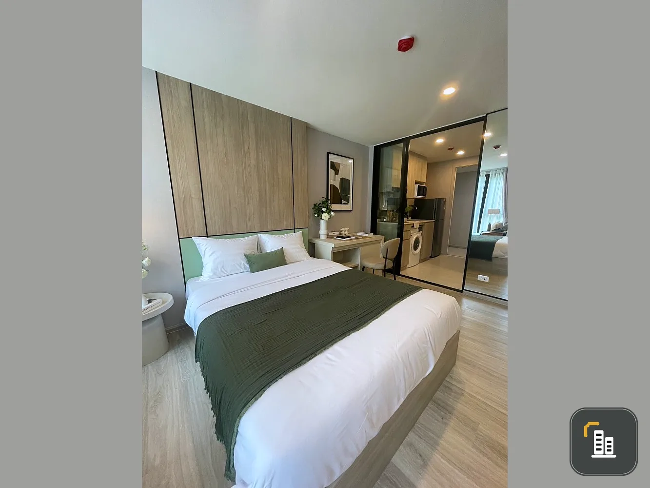 For sale: Origin Play Sri Udom Station, 5th floor, fully furnished room, ready to move in. Interested in owning one? Hurry and reserve now.