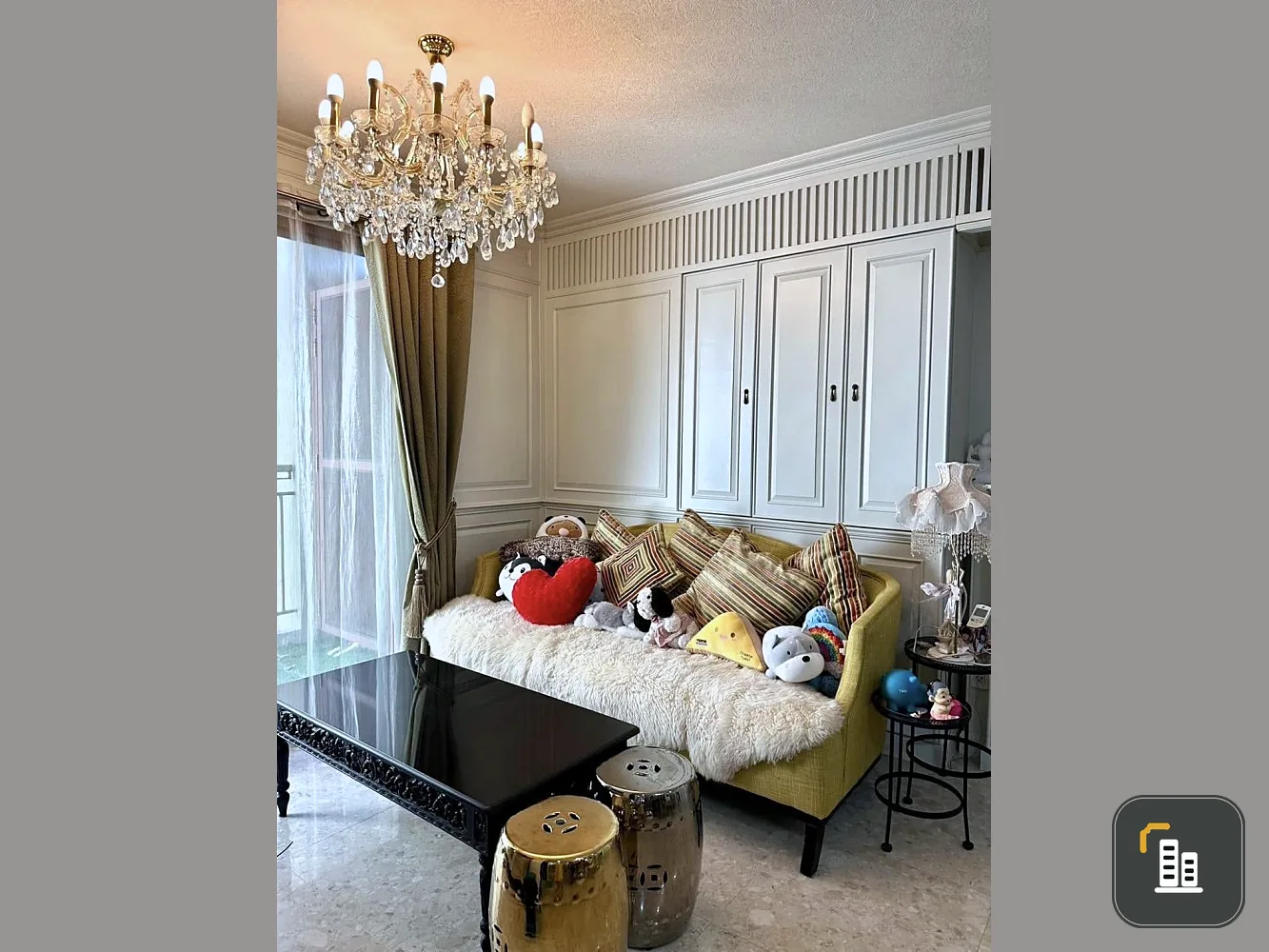 For sale, for rent, The Crest Ruamrudee, beautifully decorated room, wallpapered throughout the room, don't miss it.