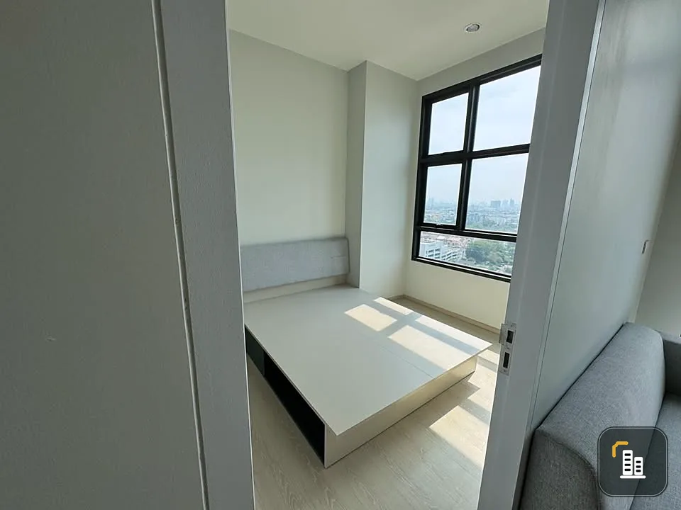 For sale: Flexi Ratchadaphisek 1 Bedroom Cloud Space, 3.6 meter high ceiling. You'll regret not reserving it.