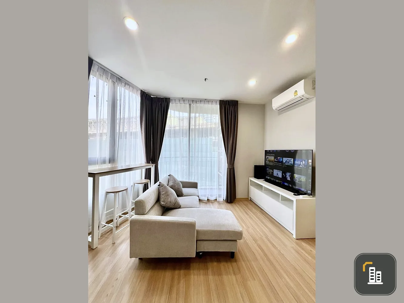 For rent: Skyrise Avenue Sukhumvit 64, high floor, great city view, minimalistic but beautiful, simple but livable.