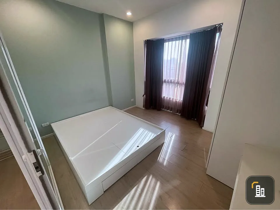 For sale: S One Rama 9, green-toned room, super comfortable, amazing city view, hurry and reserve before you miss out.