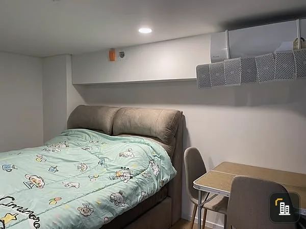 For sale, for rent, Condo Landmark at MRT Station, nice room, good usable space, you must hurry to reserve.