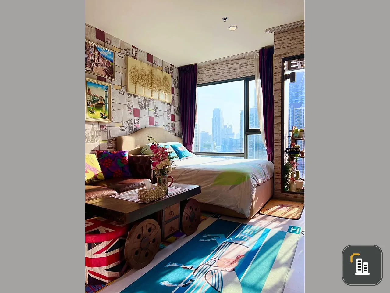For sale: Rhythm asoke 1, 16th floor, swimming pool view, with good wallpaper, very good price. You must hurry to reserve now.