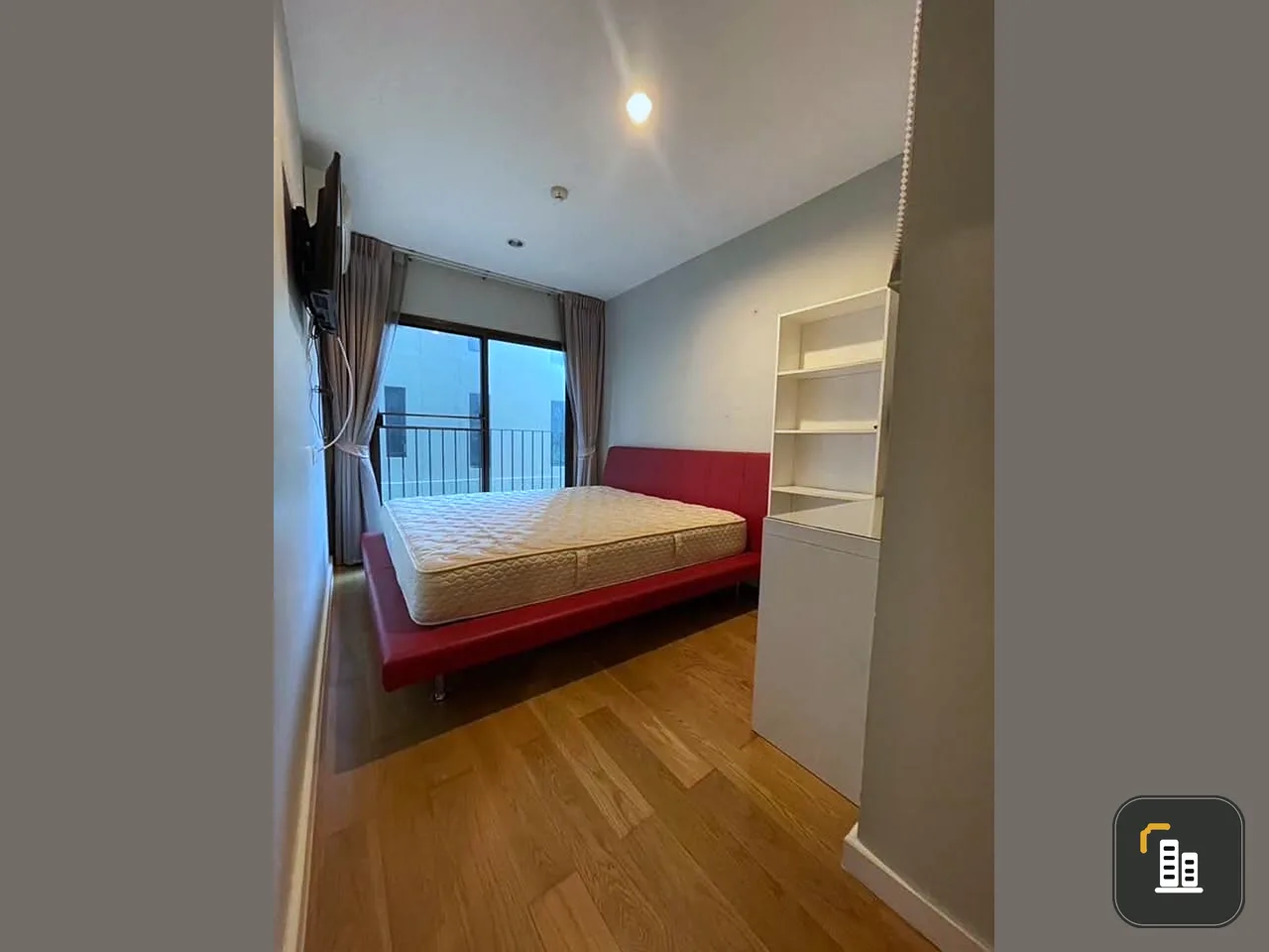 Condolette Dwell Sukhumvit 26 for sale, fully functional decoration, lots of storage space. You won't be disappointed if you book.